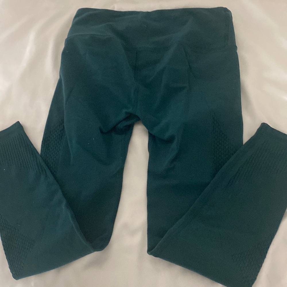 green lulu capris
